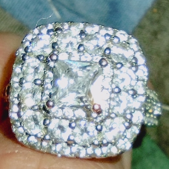 2.5 Karat Diamond Ring (vera Wang) - Picture 2 of 2